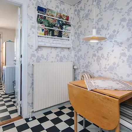 4 Person In Bredebro-by Traum