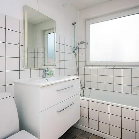 4 Person In Bredebro-by Traum